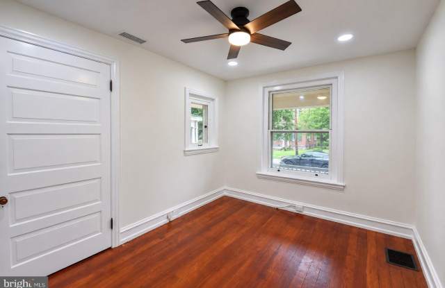 108 E WASHINGTON Avenue Gallery 4