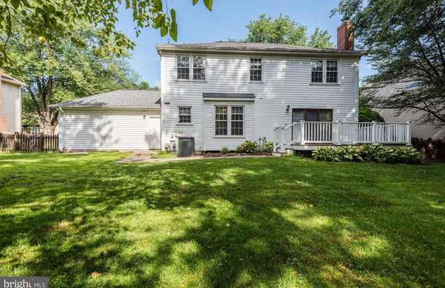 1715 LARKMEADE DR Gallery 2