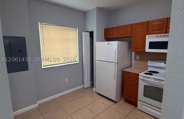 8811 S ISLES CR Gallery 2
