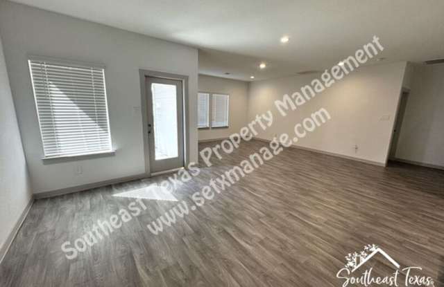 111 Lakeway Circle Gallery 4