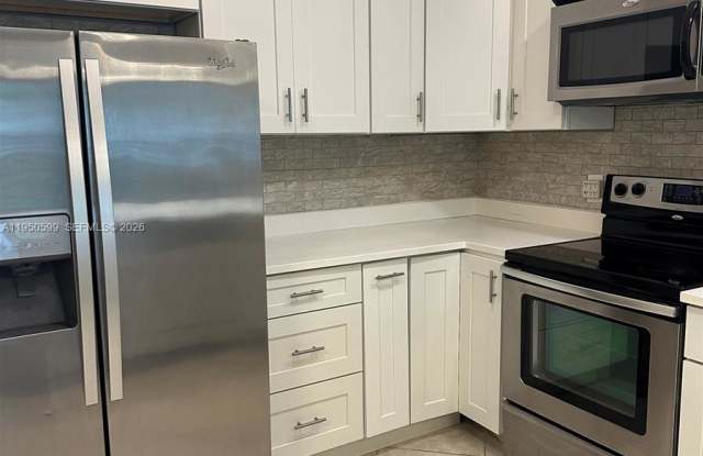 2731 Northeast 14th Street Causeway photos photos