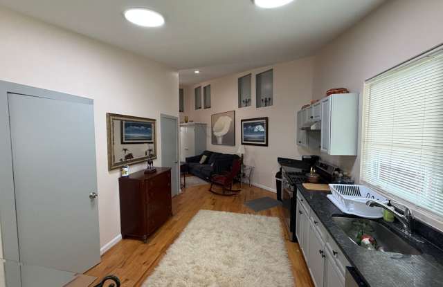 Fully Furnished 2BR, 1BA Condo in the Heart of North Arlington Gallery 4