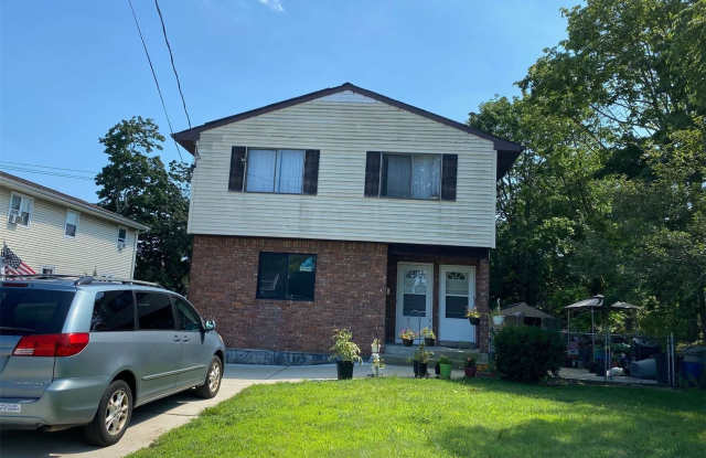 84 Liberty Avenue - 84 Liberty Avenue, North Babylon, NY 11703