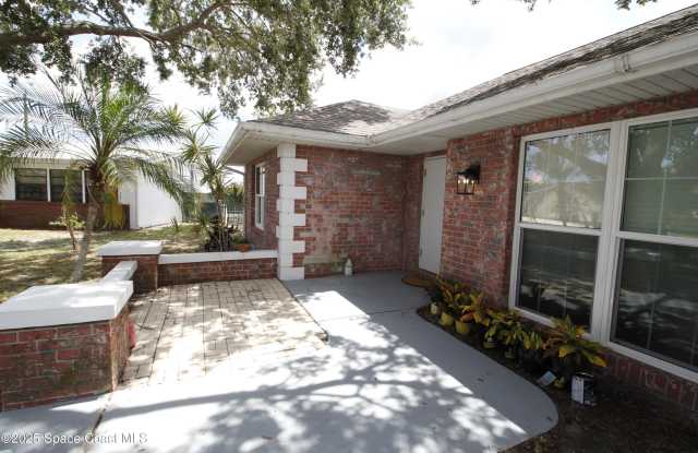 3002 Edgewood Drive NE Gallery 1