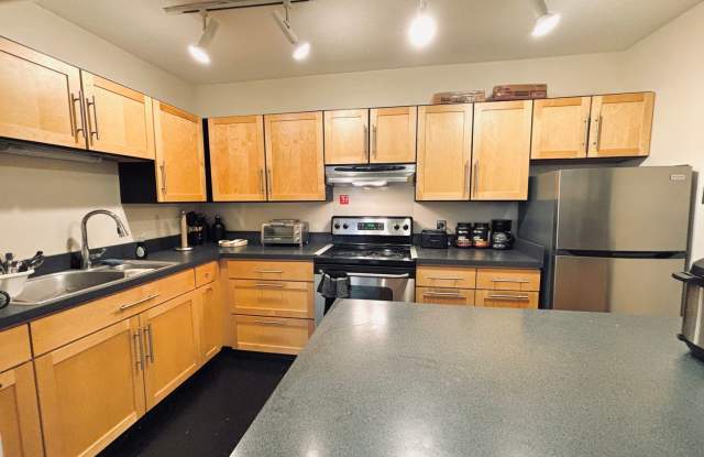 FURNISHED!! 2bed/1bath Condo Right Near The UofM Campus. photos photos