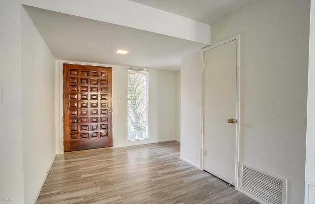 7226 E Solano Drive - 7226 East Solano Drive, Scottsdale, AZ 85250