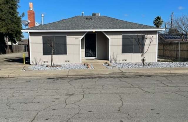 2 Bedroom in Anderson with yard and garage! photos photos