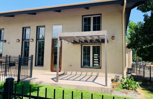 Stunning Luxury Home in Sunnyside photos photos