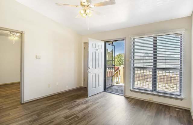 1000 Rambling Oaks - 6 Gallery 4