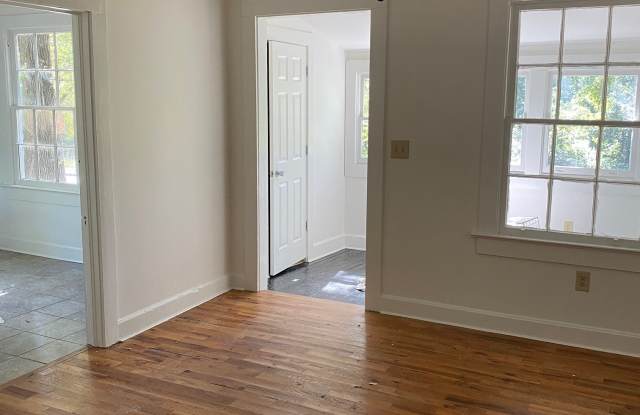 2176 So Lumpkin St. Gallery 3