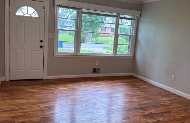 205 West Avenue NW  **MOVE IN SPECIAL** Gallery 3