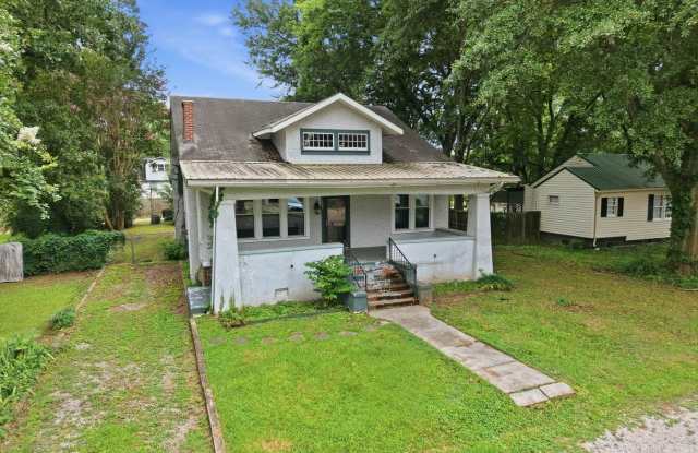 Updated 4-Bed, 2-Bath Home in the Heart of Decatur. Gallery 3