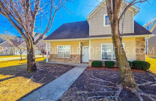 Move in special: 3 Bedroom 2.5 Bathroom Townhome in Urbandale with attached 2 car garage! photos photos