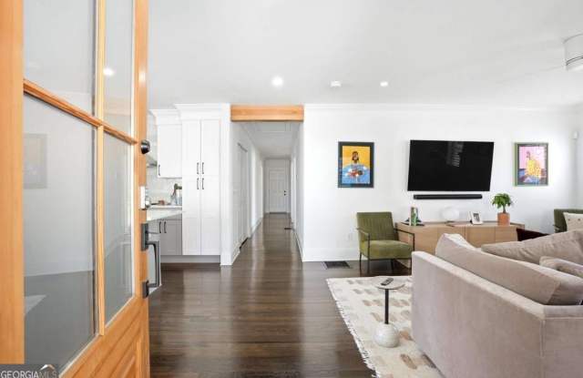 496 Shannon Drive SW Gallery 2