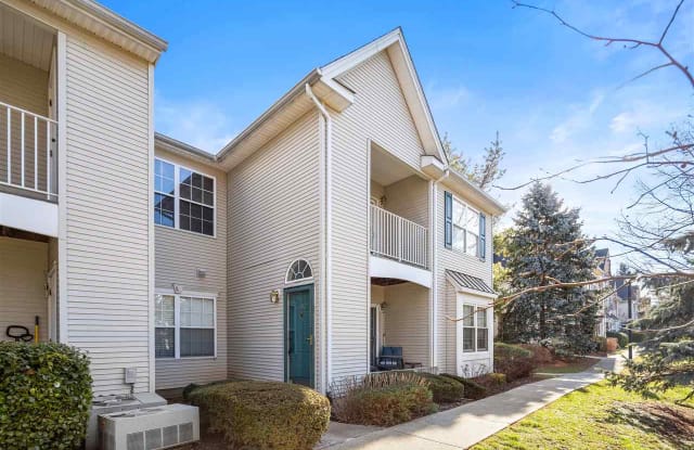 132 CAMBRIDGE CT - 132 Cambridge Court, Clifton, NJ 07014