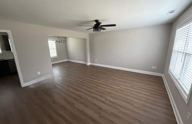 LOCATED IN W. KNOX...BEAUTIFUL 4 BEDROOM HOME!! Gallery 3