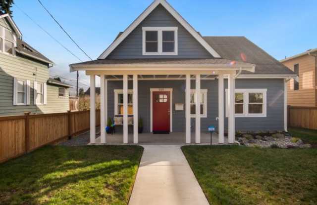 555 N 73rd St - 555 North 73rd Street, Seattle, WA 98103