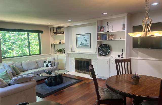 6bd/3ba Bellevue Home Gallery 4