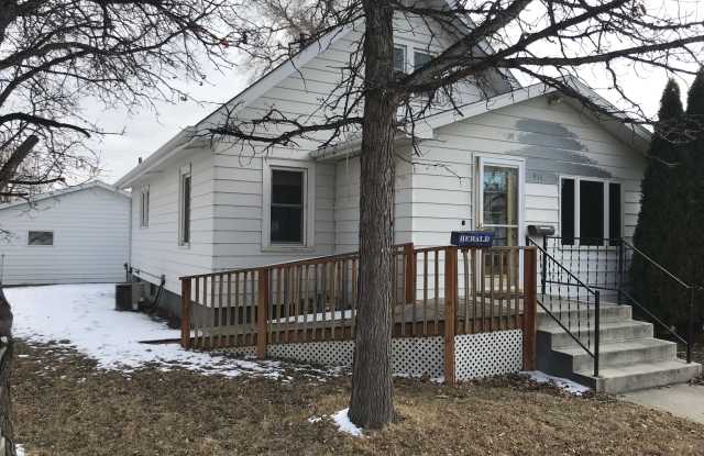 914 6th Ave W photos photos