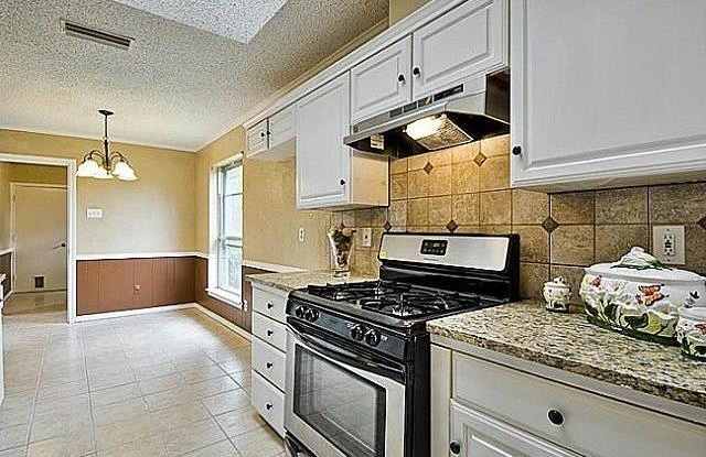 14406 Tanglewood Drive Gallery 4