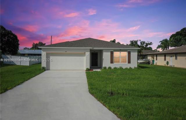 811 SE Seahouse Dr photos photos
