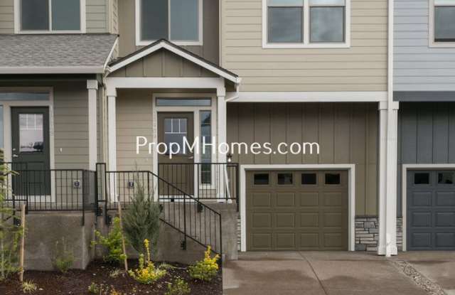 Stunning Craftsmanship In this Three Bedroom Townhome In Damascus! - 15409 Southeast Cobalt Loop, Happy Valley, OR 97089