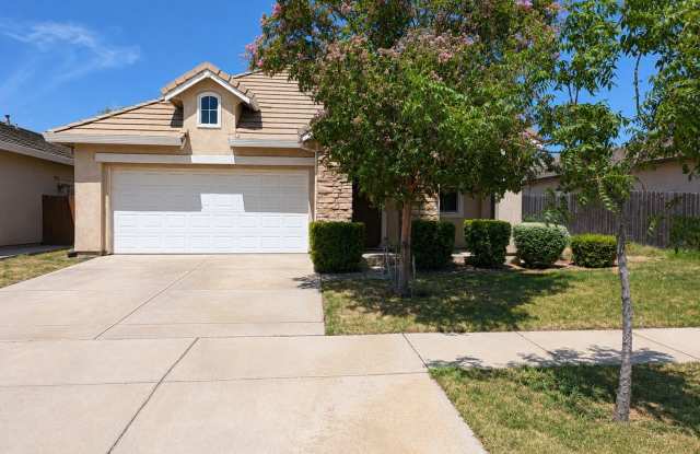 4 bedroom 2 bath home in Merced Gallery 1