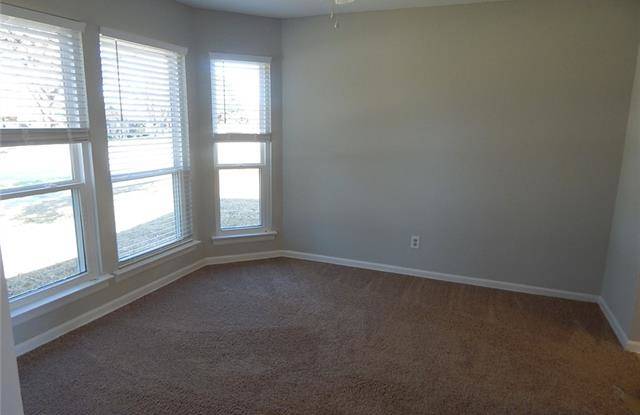 911 REDCEDAR WAY Drive Gallery 4