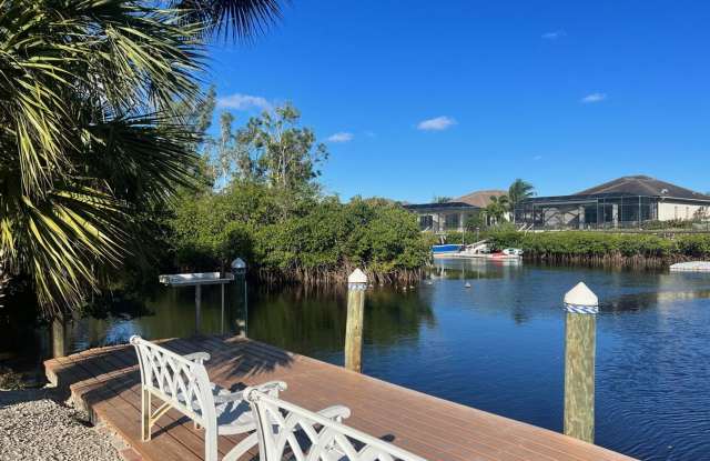 ** 2/2 UNFURNISHED REMODELED TOWNHOME READY FOR AN ANNUAL TENANT ** ISLAND PARK WOODS IN S. FT MYERS ** - 6091 Lakefront Drive, Lee County, FL 33908