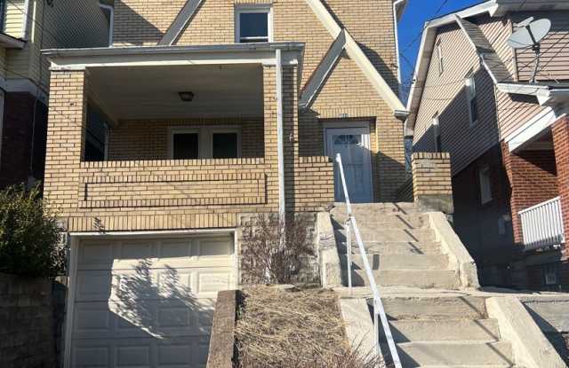 Spacious 2 bedroom home on South Side - 432 Olivet Avenue, Pittsburgh, PA 15210 Spacious 2 bedroom home on South Side - 432 Olivet Avenue, Pittsburgh, PA 15210