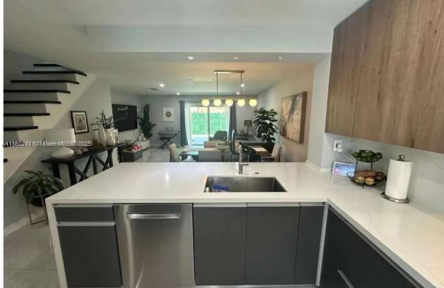 8443 SW 137th Ave photos photos