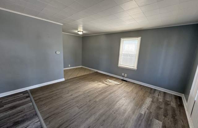 Near Southeast 3 Bedroom 2 Bath Gallery 3
