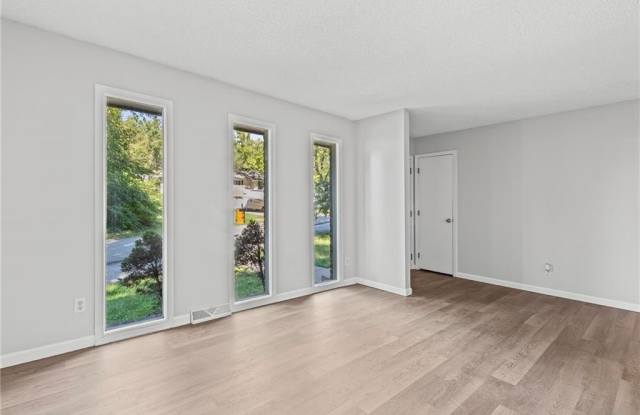 5711 NW Lilac Court NW Gallery 3