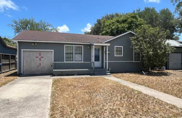 THREE BEDROOM ONE BATH HOME! photos photos