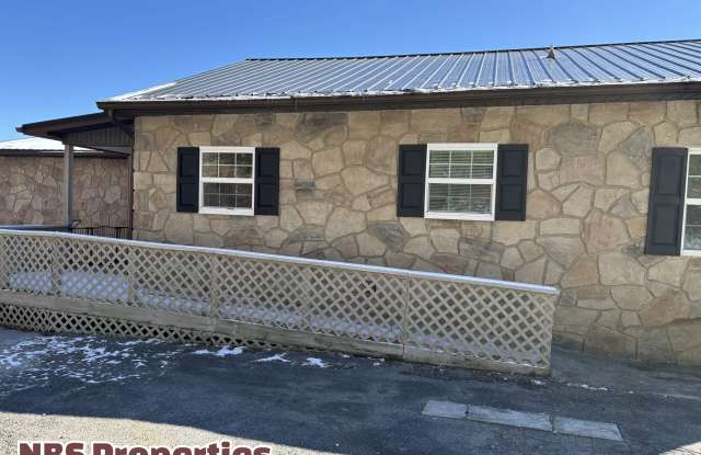 143 McCully Lane Gallery 1