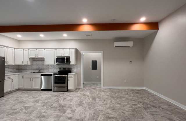 1 Bed apt with ALL Utilities included Gallery 3