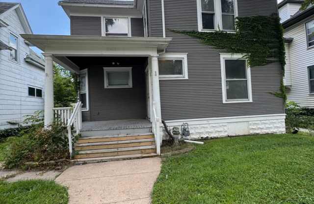 4 bedroom 1 bath Home in Davenport photos photos