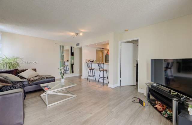 800 N Miami Ave photos photos