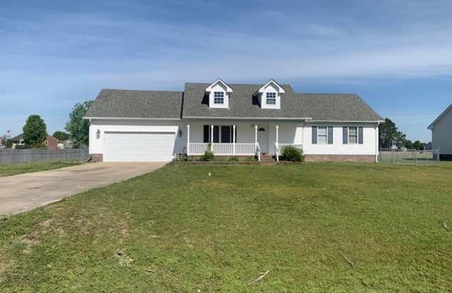 Available Now! $500 Off 1st Months Rent w Lease Start by July 1st! Minutes from USGC Base photos photos