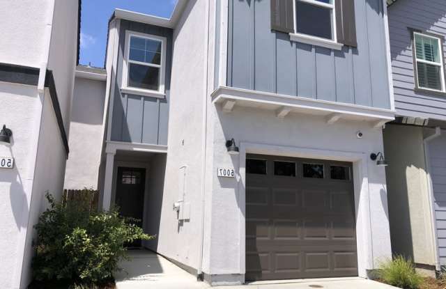 5007 Wuthering Ave - 5007 Wuthering Avenue, Sacramento, CA 95823
