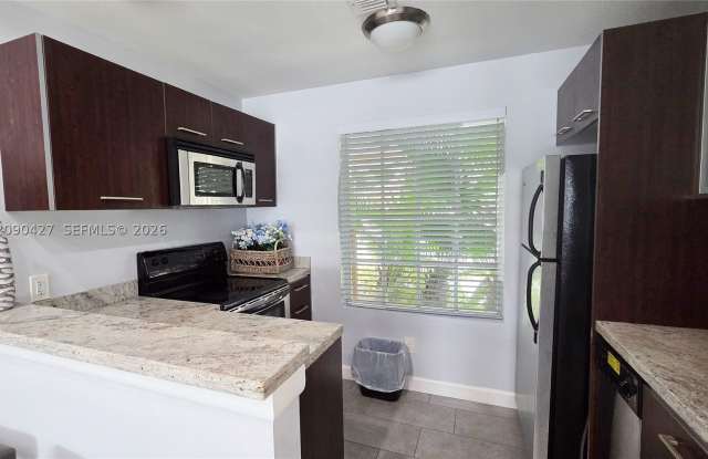 832 NW 92nd Ave photos photos