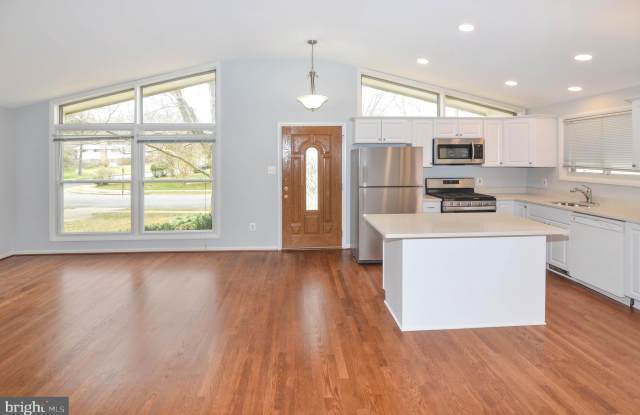 2649 BOWLING GREEN DRIVE Gallery 4