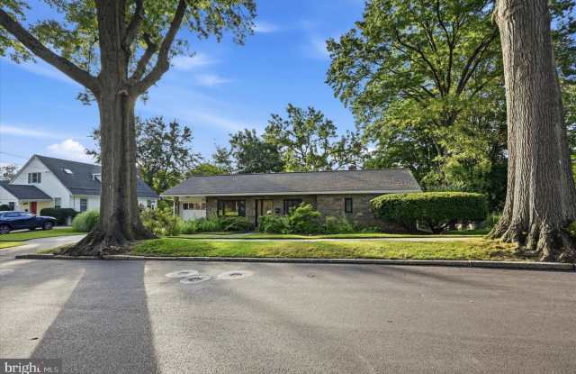 840 DELMONT Drive Gallery 3