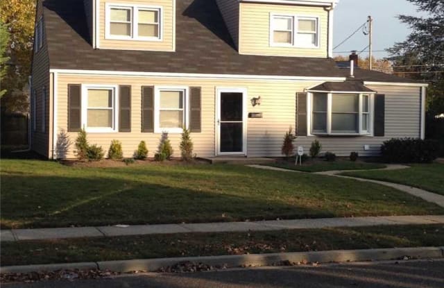 47 N Water Lane Lane - 47 Water Ln N, Levittown, NY 11756