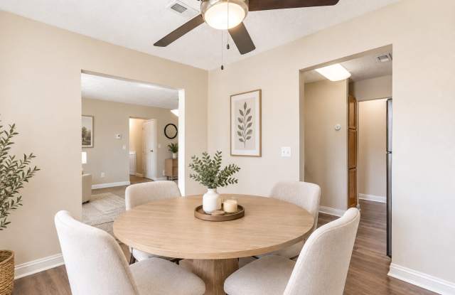 Spacious 2-bedroom 1-bath Apartment w/ Washer & Dryer Included! Gallery 4
