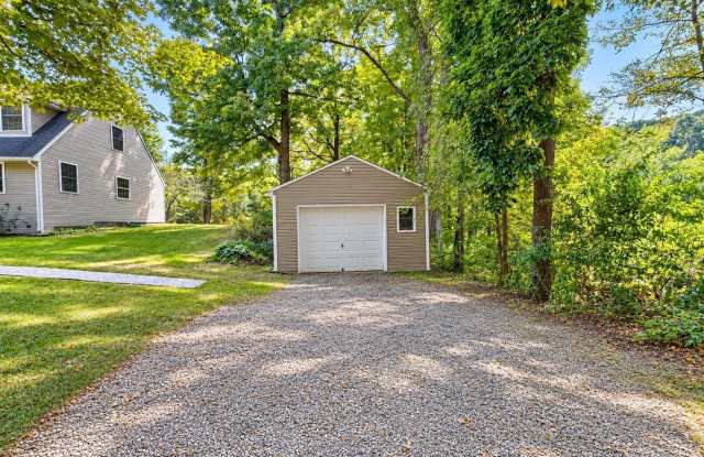 1015 Cold Spring Road Gallery 2