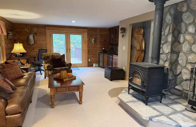 4880 Pikes Falls Road Gallery 4