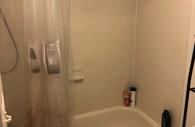 787  Fairmont St., NW Gallery 4