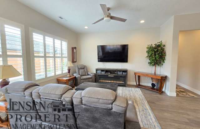 55 + Older Community, 2 Bedroom plus office, 2 Bath, 1 Car Garage photos photos
