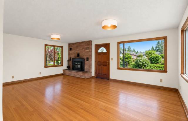 10323 48th Avenue Northeast Gallery 2